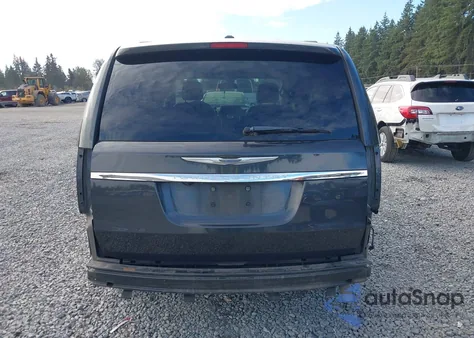 2011 Chrysler Town & Country Touring-L z USA, uszkodzony, nr VIN 2A4RR8DG2BR780699